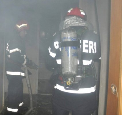 A luat foc funinginea din interiorul unui coş